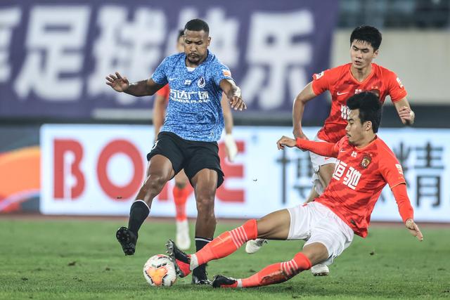 鲁尼：B费确实是本赛季英超最佳，进步最大的是卢克·肖